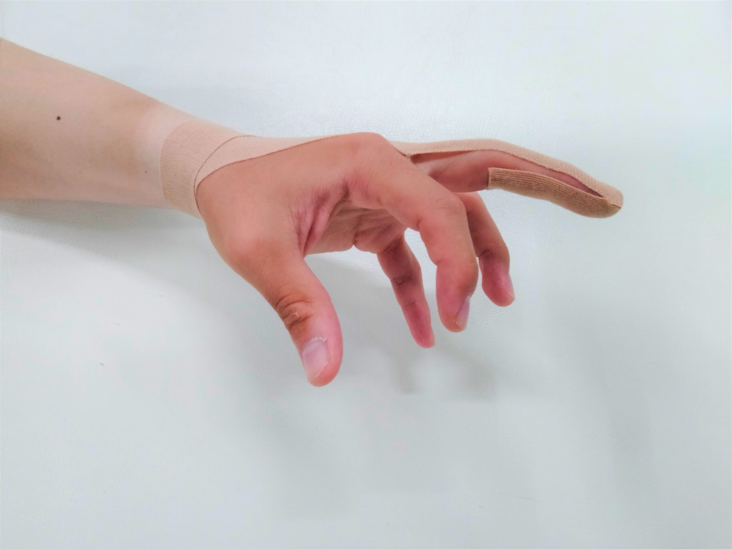 指の違和感 痛みに対するテーピング Pleady