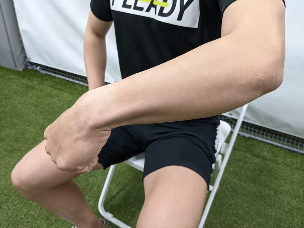 肘の外側の張り 痛みに対するテーピング Pleady